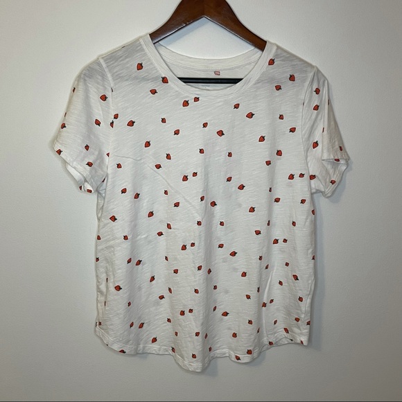 Old navy Everywear strawberry shirt - Picture 1 of 3